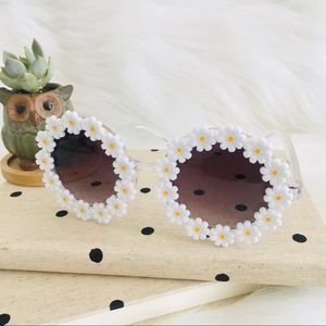 Sold!NEW! FLOWER SUNGLASSES